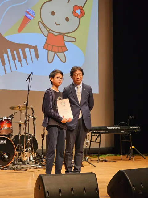 Receiving the Kawai award
